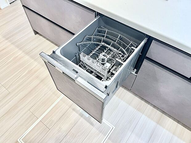 面倒なお片づけは食洗機にお任せ！家事の負担が減って、時間にも気持ちにもゆとりができます。