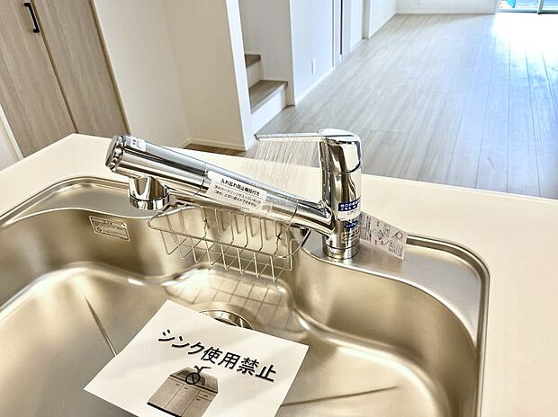 いつでも清潔なおいしいお水を。一つの水栓で水道水と浄水を使い分け。