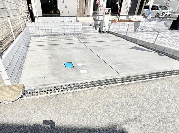 駐車2台可能!急なお客様の駐車に。また、ご家族の自転車スペースとしても大活躍。
