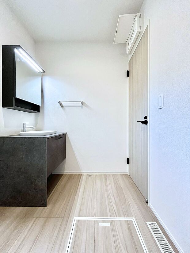 清潔感のある快適空間です。毎日の身支度も気持ち良くお使い頂けます。 