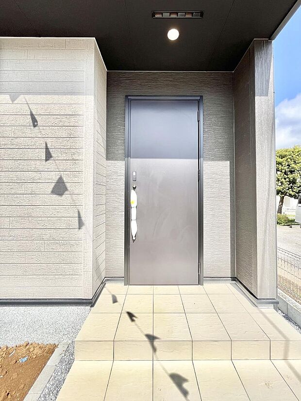 大切な家族、来客を出迎える玄関。