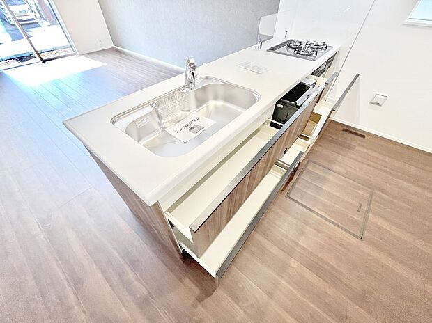 使いやすさを優先したスライド式収納タイプ！