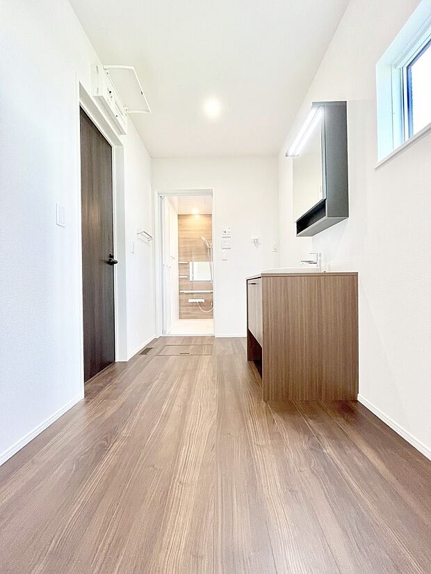 広々とゆとりのあるランドリースペース。  