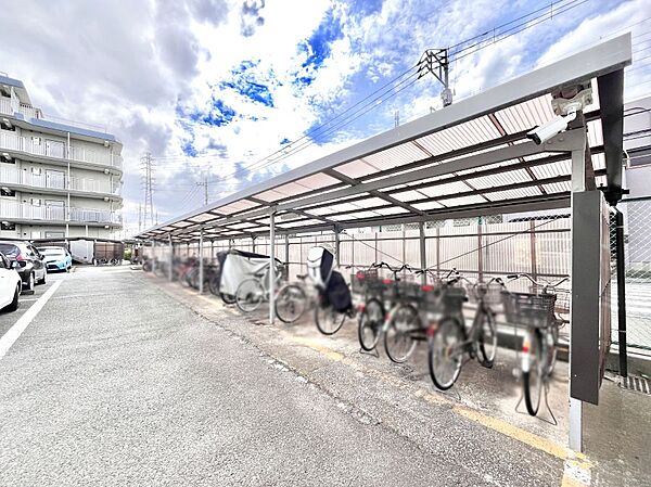 駐輪場は屋根付き