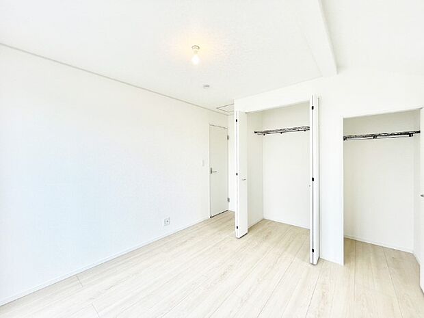 使いやすい形でベットや家具の置き方にも困ることもありません。