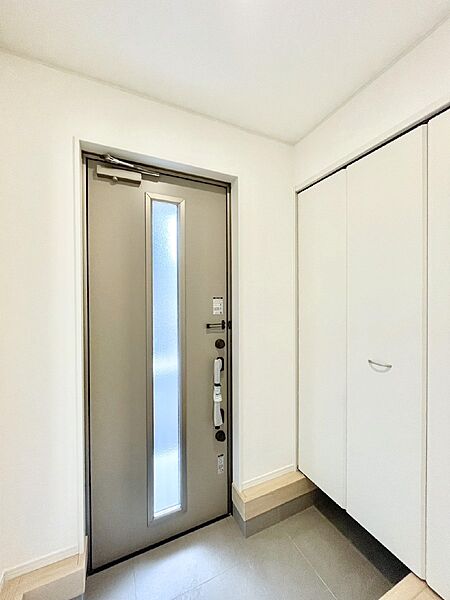 散らかりがちな玄関もスッキリの玄関収納付