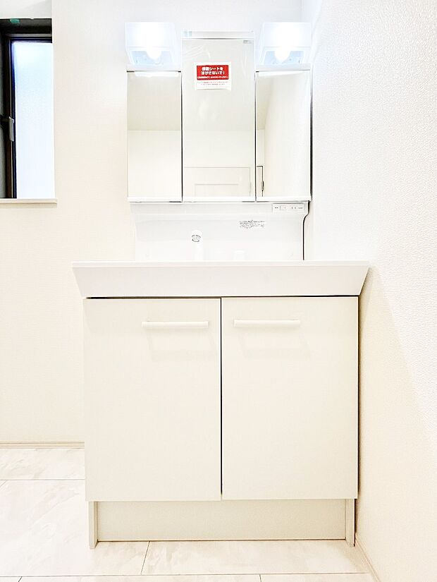 収納力と機能性に優れた洗面化粧台