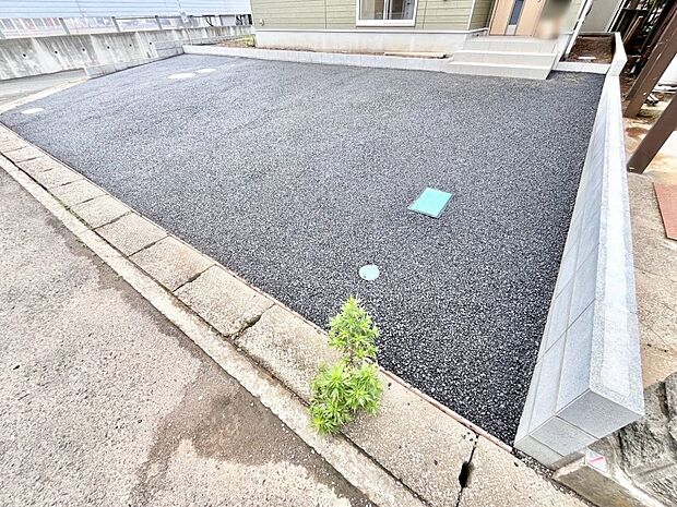 目の前が駐車場だと雨の日も大量にお買い物をした時も便利ですね