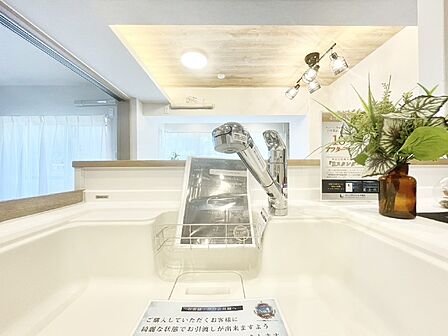 いつでも清潔なおいしいお水を。一つの水栓で水道水と浄水を使い分け。