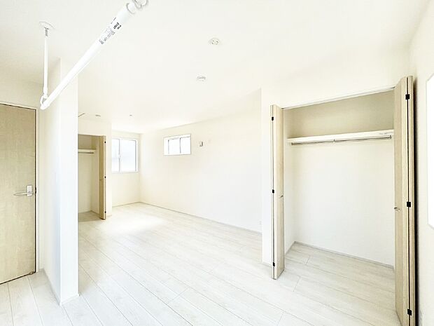 お子さまの成長に合わせて2部屋に分けても利用できます