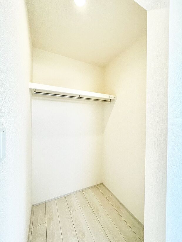ウォークインクローゼットの活用で生活空間スッキリ