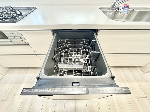 面倒なお片づけは食洗機にお任せ！家事の負担が減って、時間にも気持ちにもゆとりができます。