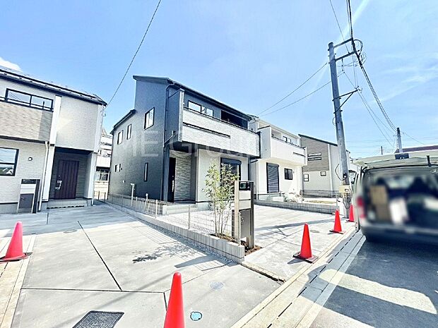 前面道路はきちんと整備されています