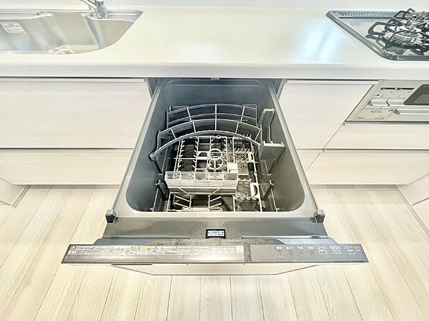 面倒なお片づけは食洗機にお任せ！家事の負担が減って、時間にも気持ちにもゆとりができます。