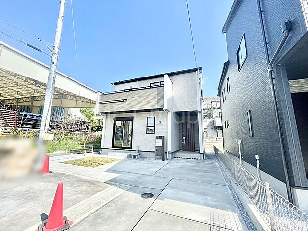 洗練された外観、上質な住空間が広がる室内は永く安心して過ごせる住居です。