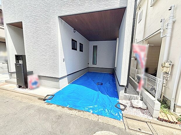 ビルトインタイプは大切なお車を傷や汚れから守ることができます。