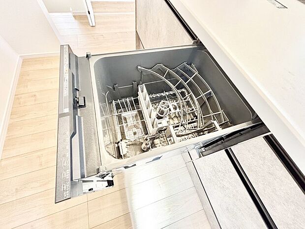 面倒なお片づけは食洗機にお任せ！家事の負担が減って、時間にも気持ちにもゆとりができます。