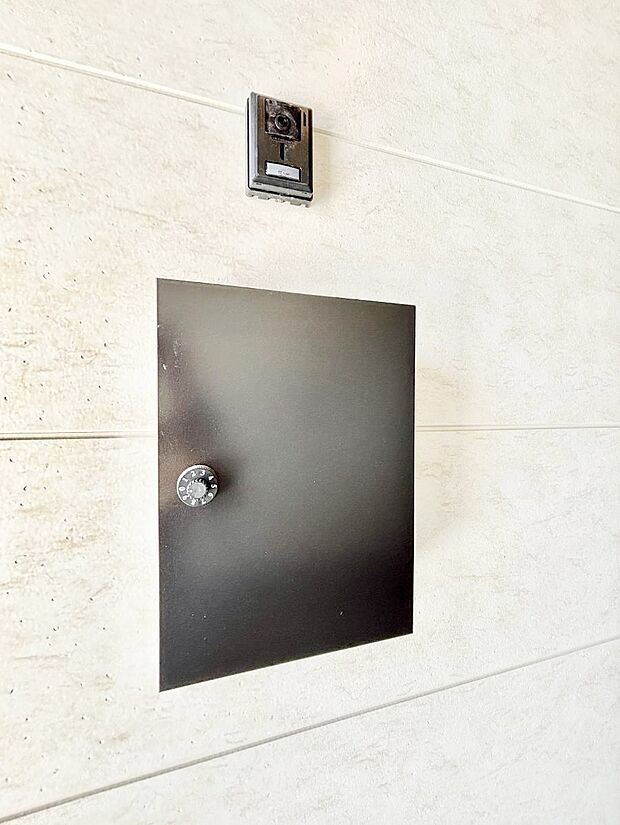 シンプルなデザインのポスト