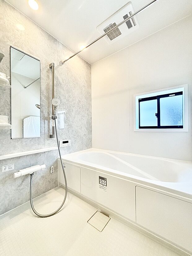 落ち着いた雰囲気でゆっくりお寛ぎいただけるバスルーム