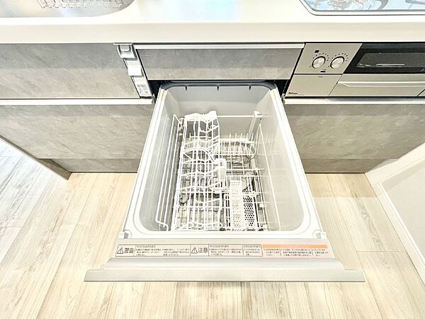 面倒なお片づけは食洗機にお任せ！家事の負担が減って、時間にも気持ちにもゆとりができます。