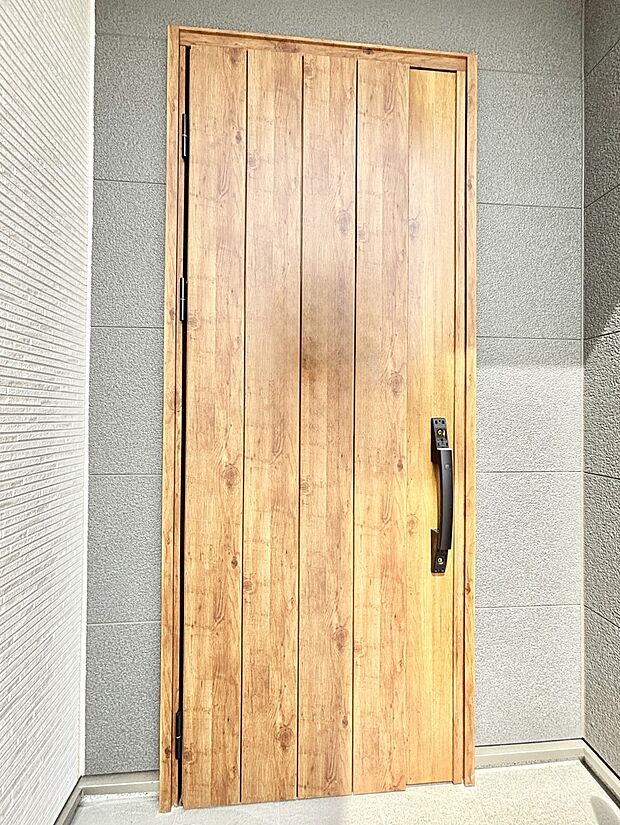 大切な家族、来客を出迎える玄関。