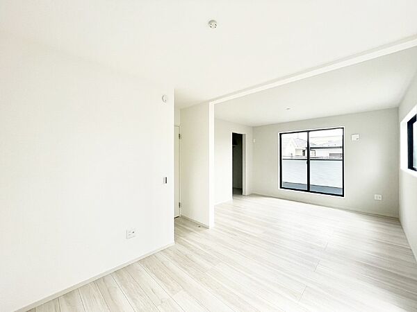 明るいバルコニーサイドに洋室を設置。目覚めの良い寝室に。