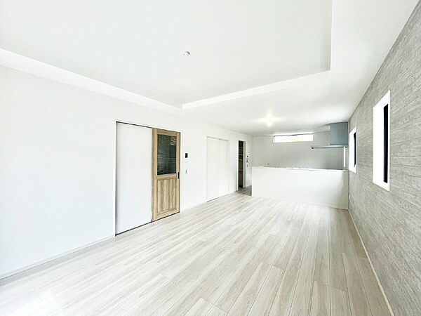 家族の笑顔が自然と生まれてくる、そんな雰囲気のダイニングに仕上がっています。
