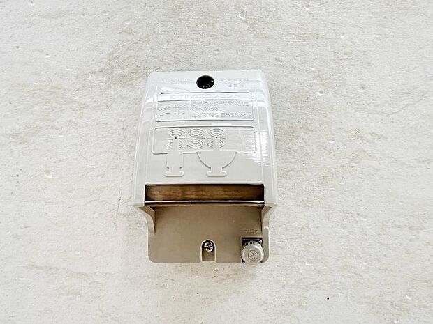 高圧洗浄機やエアーコンプレッサーなどの使用時に便利な外コンセント