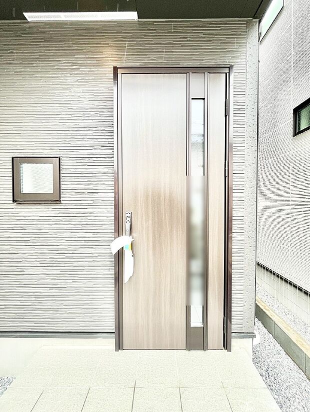 住まいの顔を演出する、玄関ドア。