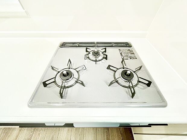 ガスコンロはSiセンサー搭載。火力調節や焦げ付き・消し忘れも防いでくれます。