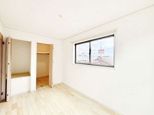 WIC&クローゼット付きのお部屋で充実したプライベート時間を過ごせます。