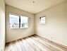 子供部屋：2面採光で気持ちよく自然光が取り入れられるのでお子様のお部屋にもピッタリ