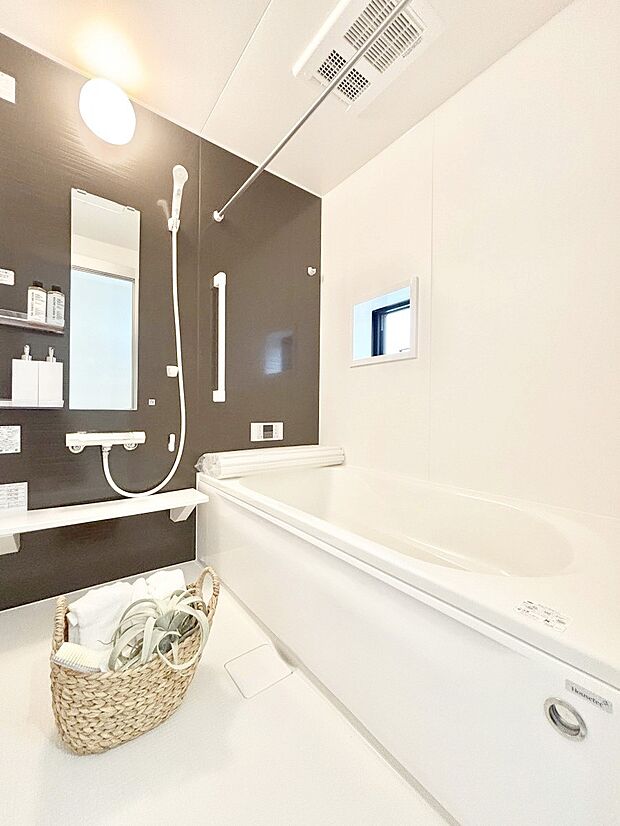 落ち着いた雰囲気でゆっくりお寛ぎいただけるバスルーム