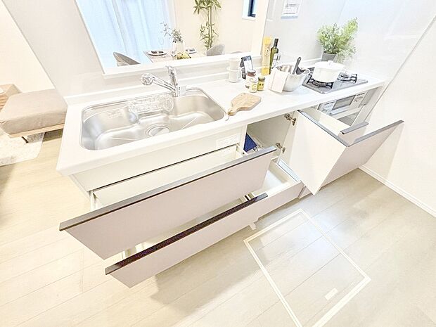 使いやすさを優先したスライド式収納タイプ!