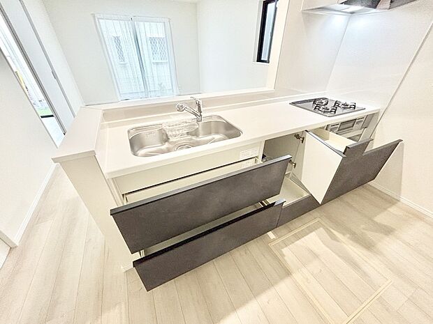 使いやすさを優先したスライド式収納タイプ！