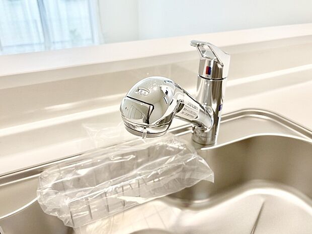 いつでも清潔なおいしいお水を。一つの水栓で水道水と浄水を使い分け。