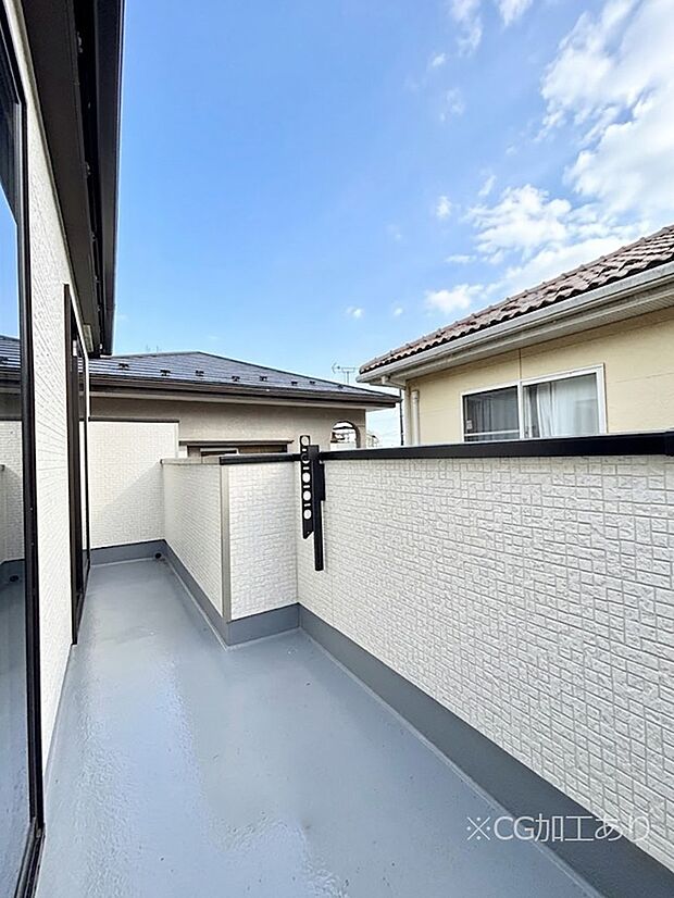 ゆったりバルコニーだから沢山お洗濯ものを干せます。