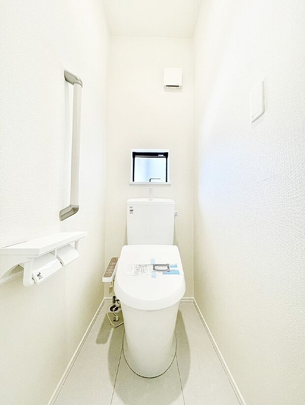 明るく清潔感のあるトイレです。