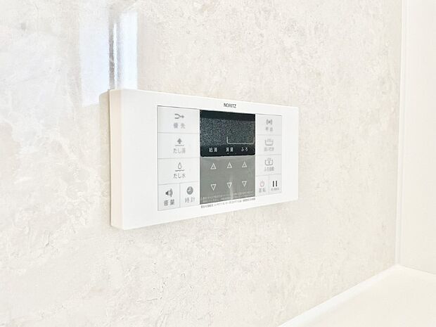 スイッチ1つで一定量の湯を浴槽に張ったり、保温や追い焚きが可能!