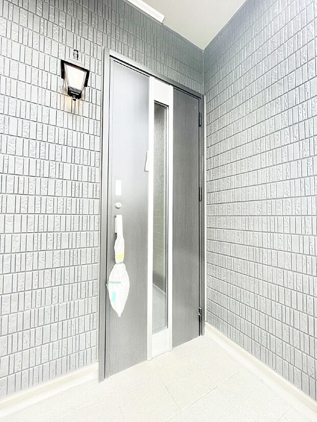 大切な家族、来客を出迎える玄関。