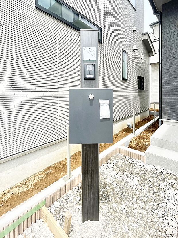 シンプルデザインのポスト。