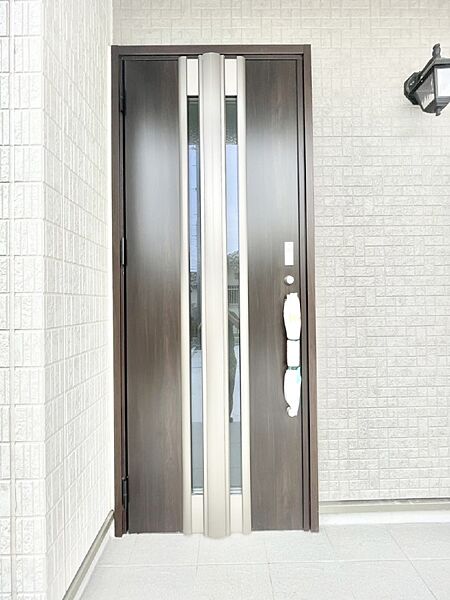 大切な家族、来客を出迎える玄関。