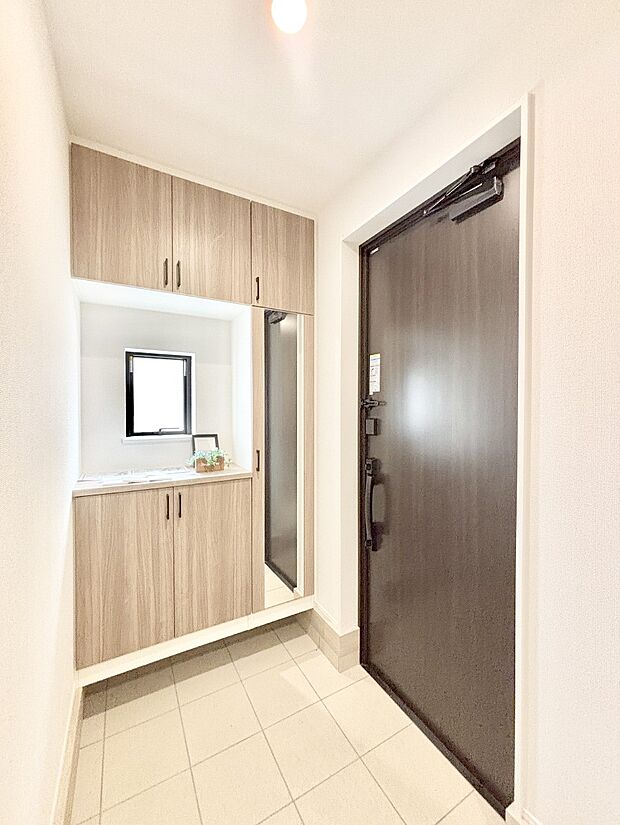 飾り棚を利用して、お越しいただくお客様をおもてなしできます。