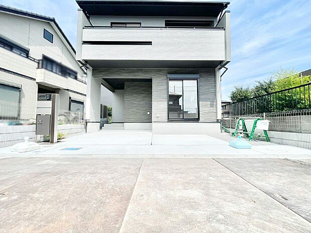 目の前が駐車場だと雨の日も大量にお買い物をした時も便利ですね