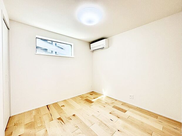 窓からのやさしい光が心地よいプライベートルーム