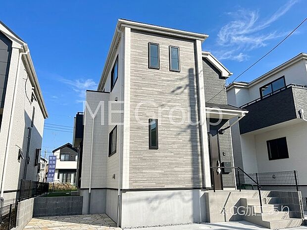 洗練された外観、上質な住空間が広がる室内は永く安心して過ごせる住居です。
