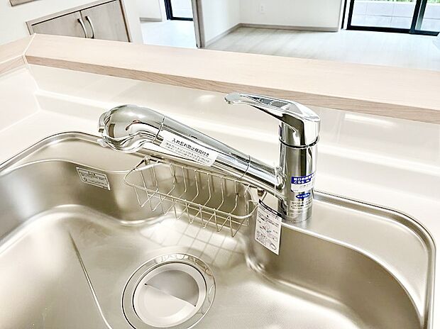 いつでも清潔なおいしいお水を。一つの水栓で水道水と浄水を使い分け。