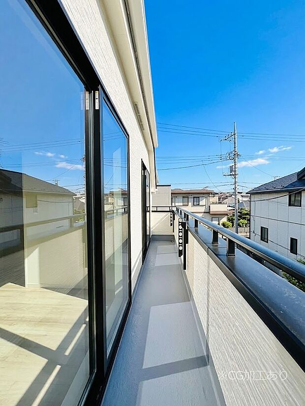 ゆったりバルコニーだから沢山お洗濯ものを干せます。