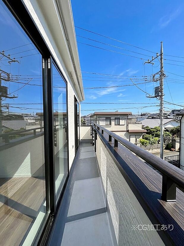 ゆったりバルコニーだから沢山お洗濯ものを干せます。