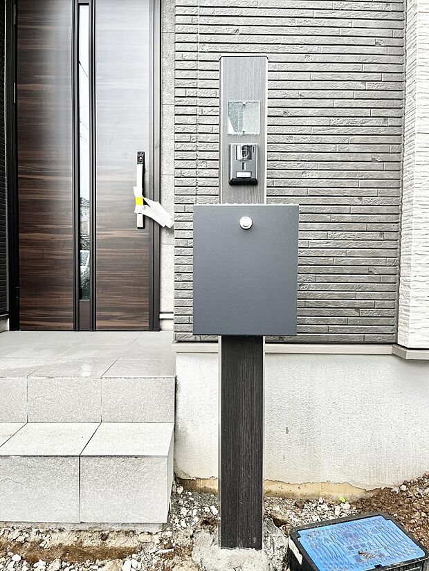 シンプルデザインのポスト。